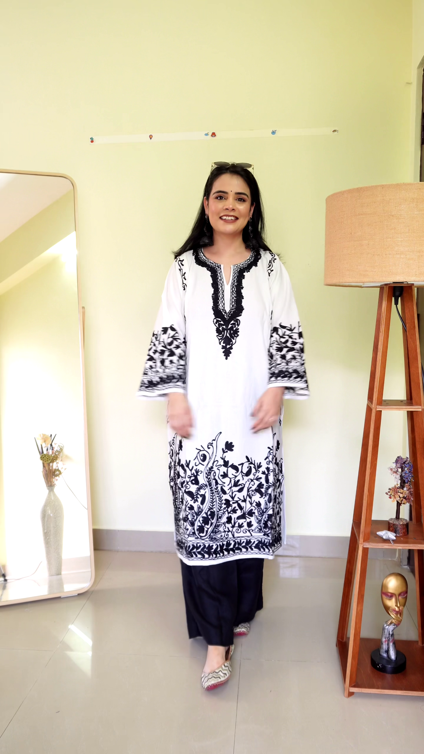 Aari Embroidered Solid Kurta Set - Image 2