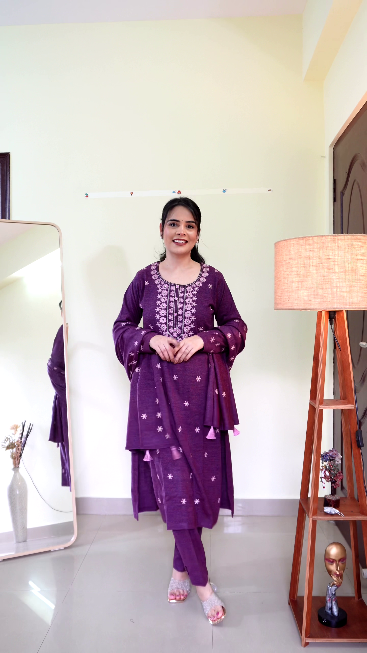 Aari Embroidered Solid Kurta Set - Image 4