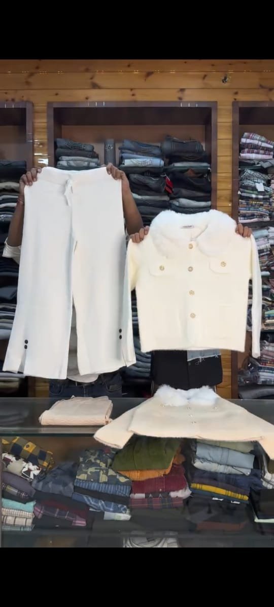 Children’s Winter Outfit Set Display - Image 4